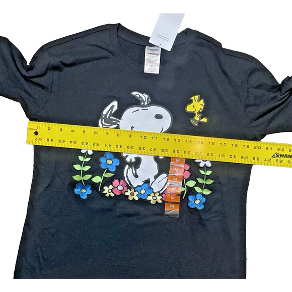 Peanuts Snoopy & Woodstock Womens Size M Black SS T-Shirt Embroidered Flowers - Picture 10 of 12